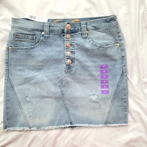 SEVEN 7 NWT LIGHT DENIM SKIRT SIZE 6